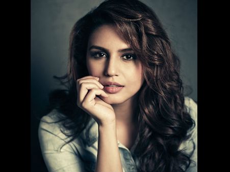 Huma Qureshi's Special Request To Her Dad