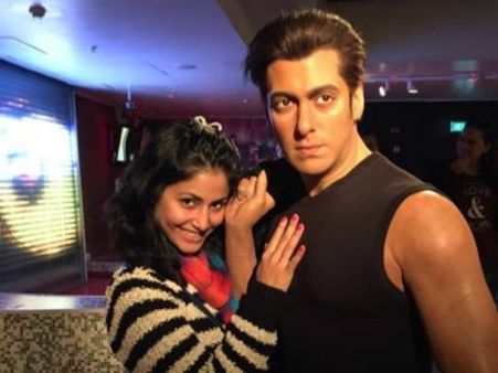 Yeh Rishta Kya Kehlata Hai’s Akshara Aka Hina Khan Poses With Salman Khan!