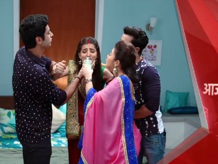 Saath Nibhana Saathiya: Oh God! Gopi Makes Paridhi Drink Buttermilk Mixed With Phenyl!
