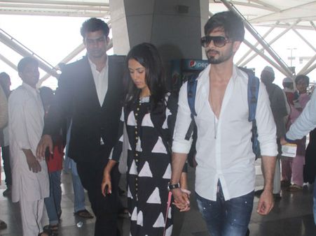 Exclusive Airport Pictures: Shahid Kapoor-Mira Rajput SPOTTED Holding Hands