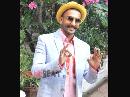 OMG! Ranveer Singh Thinks His GF Deepika Padukone Is Better Than Priyanka Chopra?