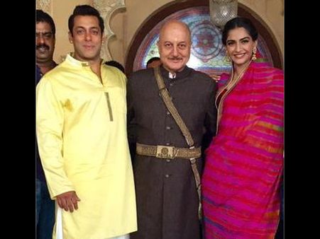Pictures: Salman Khan And Sonam Kapoor Look Breathtakingly Hot On The Sets Of Prem Ratan Dhan Payo