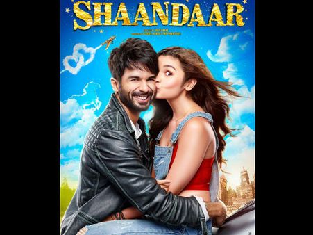 Shaandaar First Look: Alia Bhatt Plants A Cute Kiss On Shahid Kapoor