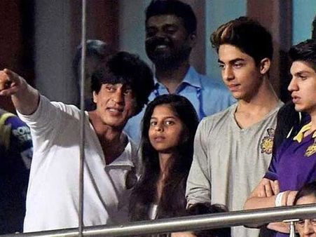 This Is What Shahrukh Khan Is Learning From His Kids, Suhana And Aryan!