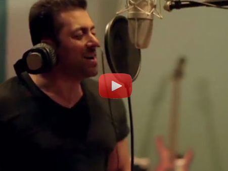 #MainHoonHeroTera Full Song Out! Salman's Expression Will Make You Go Crazy!