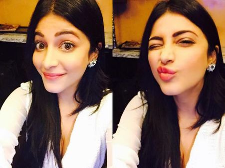 #AskCharuseela : Shruti Haasan's Interesting And Witty Answers To Fans Questions