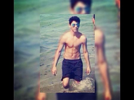 Pictures: Shahrukh Khan's Superhot Son Aryan Khan Spotted Without Shirt On The Beach