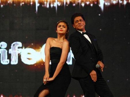 Check Out Alia Bhatt's Reaction On Starring With Shahrukh Khan