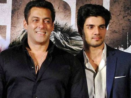 When Sooraj Pancholi, Arpita Took Turns To Sit On Salman Khan's Shoulders