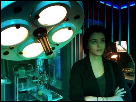 Jazbaa Trailer (Watch): Aishwarya Rai Bachchan-Irrfan Starrer Gives You The Chills