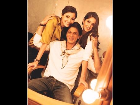 Pictures: When Shahrukh Khan Posed With Katrina Kaif & Anushka Sharma In The Makeup Room