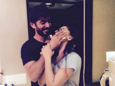 Jay Bhanushali-Mahhi Vij Celebrate 5th Wedding Anniversary – PIC