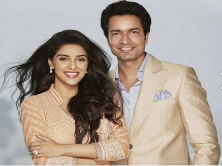 OMG! Asin Gets A Ring Worth 6 Crore By Her Billionaire Fiance Rahul