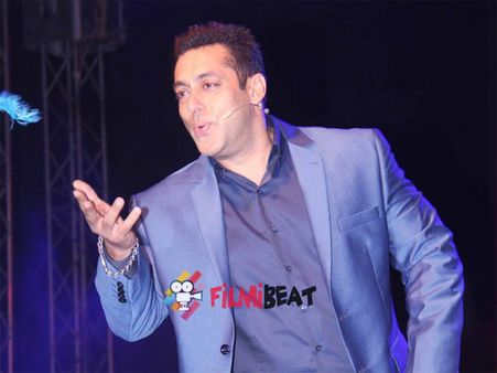 Bigg Boss 9 Launch: Salman Khan Invites Shahrukh To Promote Dilwale! [PHOTOS]