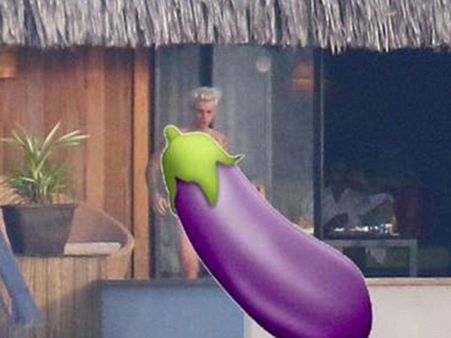 Hilarious Memes Covering Justin Bieber's Bare Frontal Pic & Family Jewels!