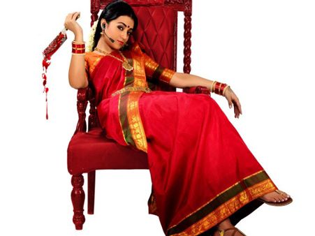 Nayaki Updates: Thousands Of Fans Gather At Zaheerabad To See Trisha In Action!