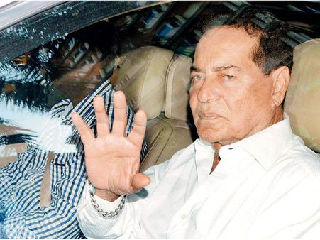 Salman Khan's Father Salim Khan Gets Discharged Post Hernia Operation