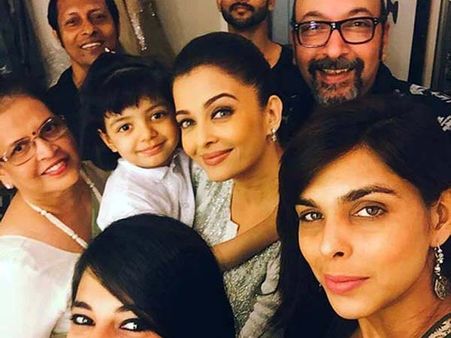 Awwwdorable: Aishwarya Rai Bachchan's Cutest Selfie With Aaradhya Bachchan & Jazbaa Team
