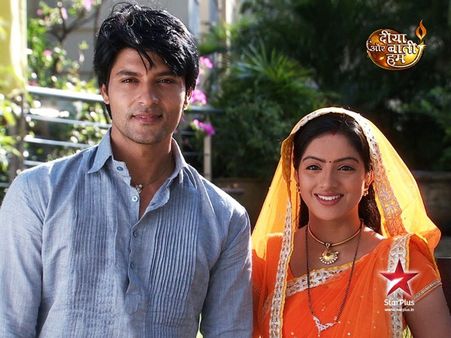 Diya Aur Baati Hum: Sooraj-Sandhya Have Fifty-Five Minutes To Save The Country!