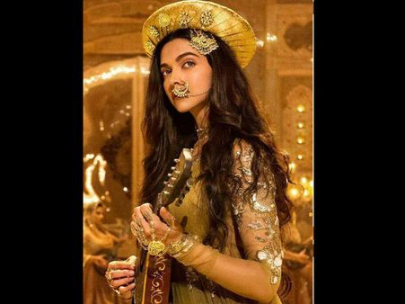 Watch Bajirao Mastani Exclusive Song 'Deewani Mastani' Here, Deepika Will Steal Your Heart!