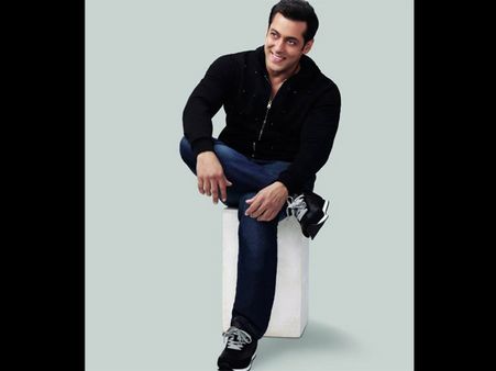 WOW! Salman Khan Engaged, Will Marry His Girlfriend Iulia Vantur Next Year