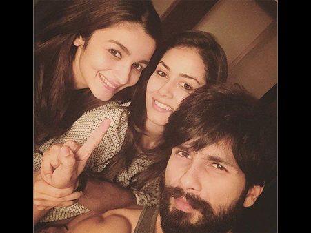 ADORABLE: Don't Miss This Shaandaar Selfie Of Shahid Kapoor With Mira Rajput & Alia Bhatt