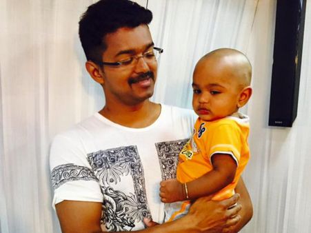 Ilayathalapathy Vijay Does It Again: Shows Why He Is Loved By All His Fans!