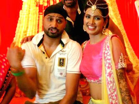 INSIDE PICS: Harbhajan Singh-Geeta Basra's Royal Mehendi Ceremony!