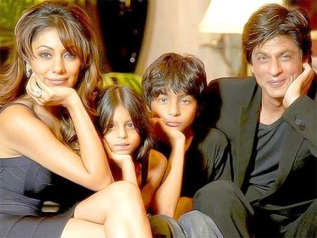 WOW! This Is What Shahrukh Khan's Kids Aryan, Suhana & AbRam Gifted Him On His 50th Birthday