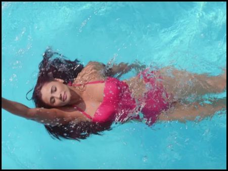 Did Salman Khan Help Daisy Shah To Get A Perfect Body?