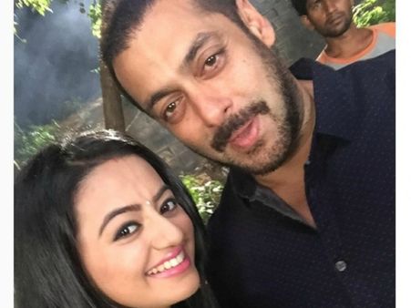 Swaragini’s Swara-Helly Shah Shakes Her Legs With Prem Ratan Dhan Payo’s Salman Khan-Sonam Kapoor