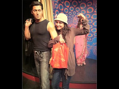 After Yeh Rishta Kya Kehlata Hai’s Akshara-Hina Khan, Naksh-Rohan Mehra Poses With Salman Khan-PICS