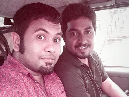 Aju Varghese Learns Direction From Vineeth Sreenivasan!