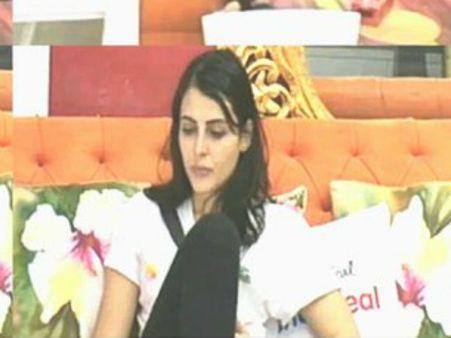 Bigg Boss 9: After Keith Sequeira, Mandana Karimi Makes An Emergency Exit!