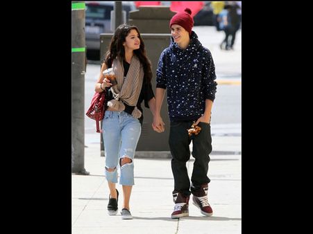 Selena Gomez & Justin Bieber Together At AMAs: Exes Patch Up?