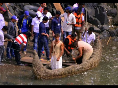 Hrithik Roshan Gets Furious On The Sets Of Mohenjo Daro!