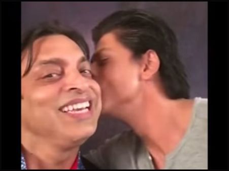 MUAH! Watch Deleted Video Of Shahrukh Khan Kissing Shoaib Akhtar