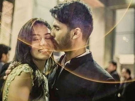 MADLY IN LOVE: See Adorable Pictures Of Shahid Kapoor Kissing Mira Rajput At Masaba Gupta's Wedding