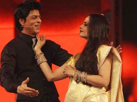 TOO CUTE! Shahrukh Khan Proposes Rekha, Asks Her To Discuss About The Bedroom With Gauri