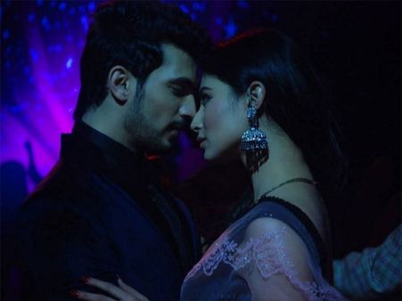 Naagin Spoiler:Shivanya In Love With Ritik; Shesha Attacks Him