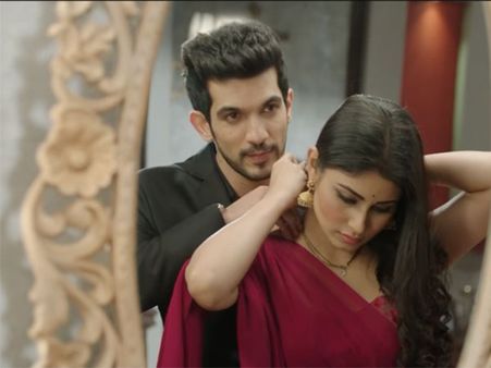 Naagin Spoiler:Shivanya Saves Ritik; Starts Loving Him