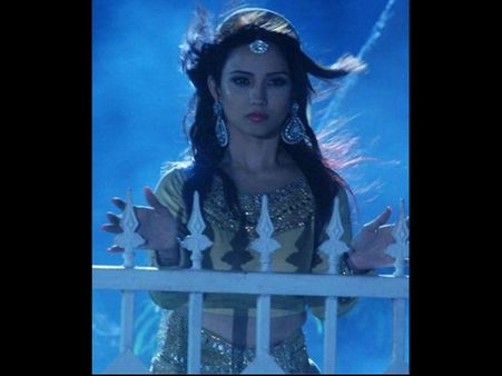 Naagin:Jodha Akbar Fame Lavina Tandon To Enter The Show; Shivanya To Be Exposed?