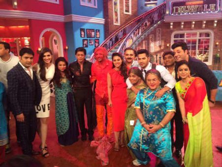 ‘Dilwale’ Shahrukh Khan-Kajol, Varun Dhawan-Kriti Sanon On Comedy Nights With Kapil – See Photos