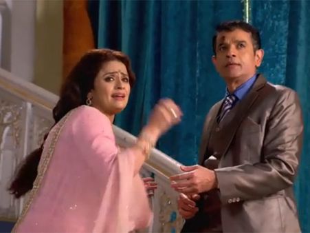 Tashan-e-Ishq: OMG! Leela's Past To Be Revealed; Will Twinkle Accept Her Father?