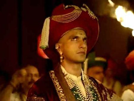 Filmfare Awards 2016: Ranveer Singh Wins Best Actor For Bajirao Mastani