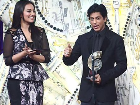 Sorry Shahrukh Khan! Sonakshi Sinha Thinks This Actor Will Win All The Awards This Time