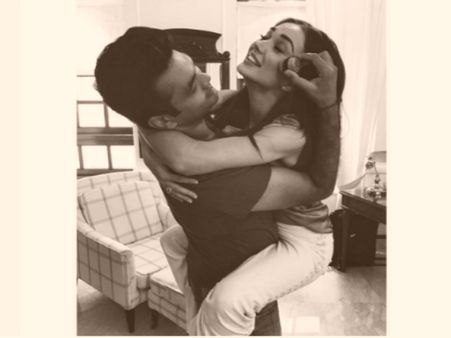 New Couple In The Making? Amy Jackson Spotted Getting Intimate With Aasif Ahmed