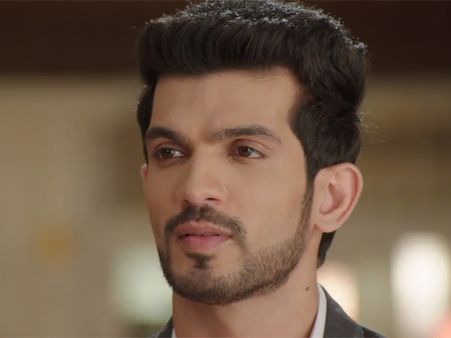 Naagin: Past Birth Twist! Ritik Stabs The Naagin; Shivanya Gets Hurt!