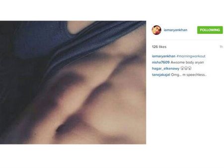 Pic: Shahrukh Khan's Son Aryan Shows Off His Abs!