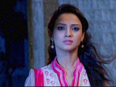 Shesha Aka Adaa Khan Speaks On Naagin's Success!